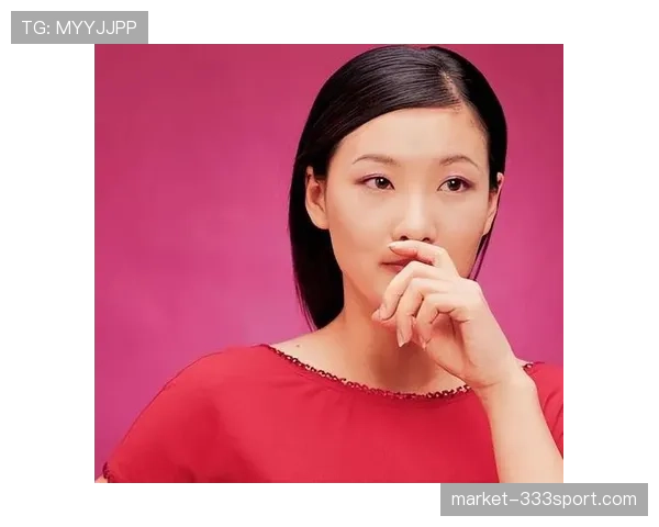 伏明霞当年跳水拿金牌,转身就嫁豪门,现在超市买菜都戴墨镜? 伏明霞当年跳水拿金牌,转身就嫁豪门,现在超市买菜都戴墨镜?